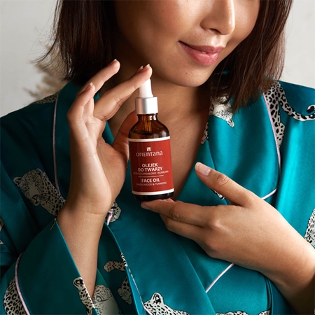 Orientana Sandalwood & Turmeric Face Oil verjüngendes Öl für das Gesicht