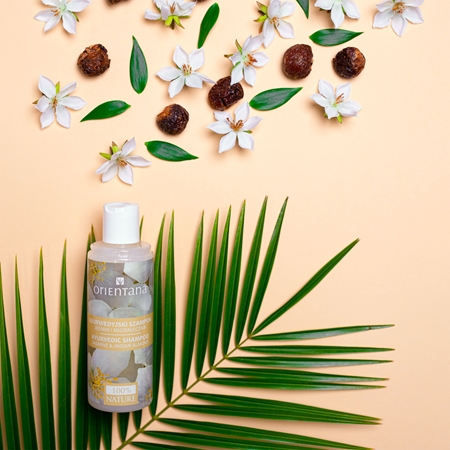 Orientana Ayurvedic Shampoo Jasmine & Indian Almond šampon proti řídnutí a padání vlasů
