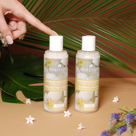 Orientana Ayurvedic Shampoo Jasmine & Indian Almond šampon proti řídnutí a padání vlasů