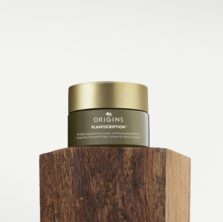 Origins Plantscription™ Wrinkle Correction Eye Cream With Encapsulated Retinol krema za oči za hidrataciju i zaglađivanje s retinolom
