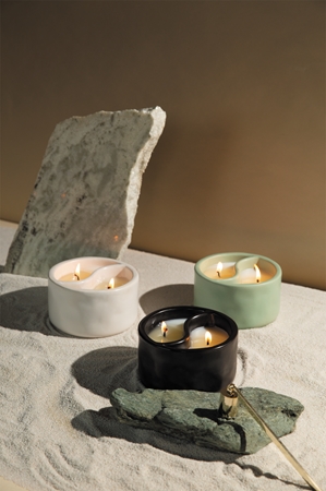 Paddywax Yin & Yang Black Salt & Teakwood mirisna svijeća