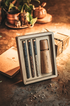 .pepper..field Glasröhrchenset mit Kampot-Pffefer mit der skandinavische Pfeffermühle Geschenkset in Schachtel