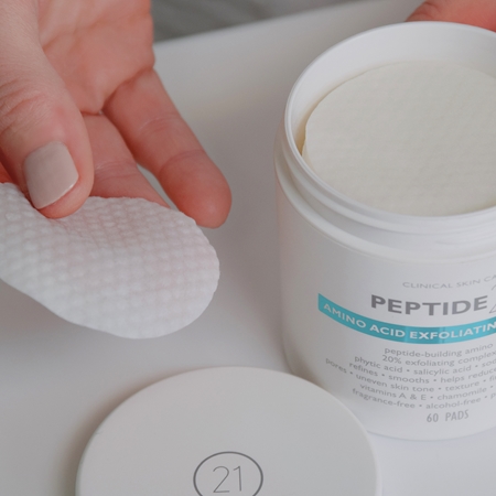 Peter Thomas Roth Peptide 21 Amino Acid exfoliační polštářky pro vyhlazení pleti a minimalizaci pórů
