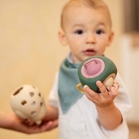 Petite&Mars Pop Up Triangle 10m+ grickalica za bebe