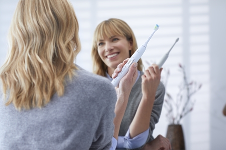 Philips Sonicare ProtectiveClean White HX6877/68 Cepillo de dientes eléctrico con desinfectante UV