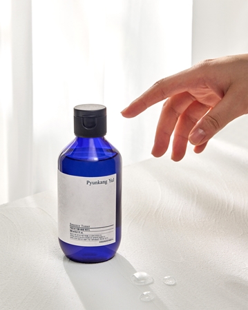 Pyunkang Yul Essence Toner lotion tonique essentielle apaisante pour un effet naturel