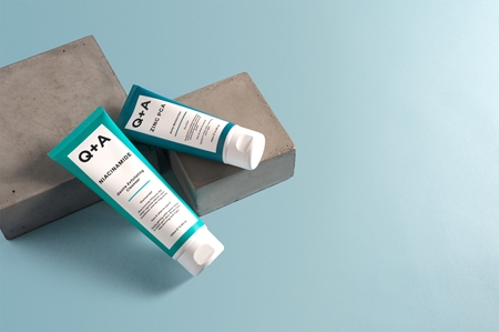 Q+A Niacinamide exfoliační čisticí gel