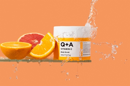 Q+A Vitamin C gommage corps éclat