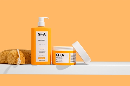 Q+A Vitamin C gommage corps éclat