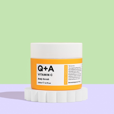 Q+A Vitamin C gommage corps éclat