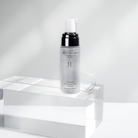 RevitaLash Volume Enhancing Foam hajsűrűséget visszaállító hab a haj erősségéért
