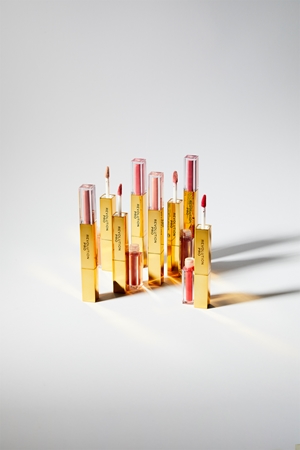 Revolution PRO Supreme Stay 24h Lip Duo batom líquido ultra-mate com bálsamo