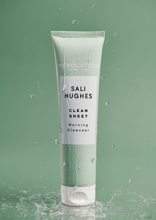 Revolution Skincare X Sali Hughes Clean Sheet απαλό καθαριστική τζελ κρέμα