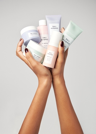 Revolution Skincare X Sali Hughes Must-C sérum iluminador com vitamina C