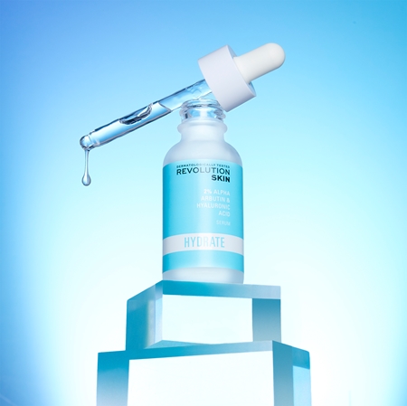 Revolution Skincare Hyaluronic Acid & 2% Alpha Arbutin sérum hydratant illuminateur