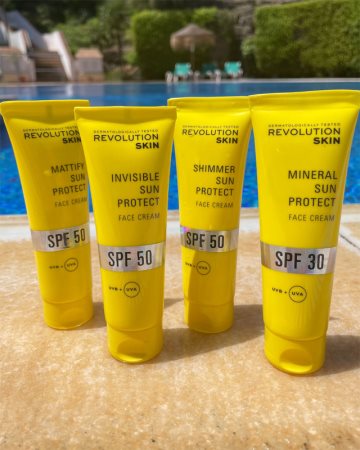 Revolution Skincare Sun Protect Invisible fluido de proteção leve SPF 50