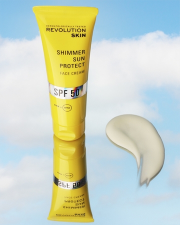 Revolution Skincare Sun Protect Shimmer rozjasňující ochranný krém SPF 50