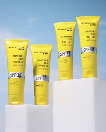 Revolution Skincare Sun Protect Shimmer rozjasňující ochranný krém SPF 50