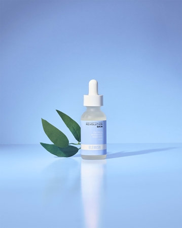 Revolution Skincare Blemish Tea Tree & Hydroxycinnamic Acid zklidňující sérum proti zarudnutí pleti pro mastnou a problematickou pleť