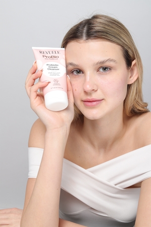 Revuele ProBio Skin Balance Probiotic Cream Cleanser crème nettoyante hydratante pour peaux sensibles et intolérantes