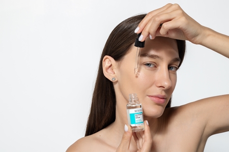 Revuele Niacinamide 15% Serum Smoothing Facial Serum to tighten pores and mattify the skin
