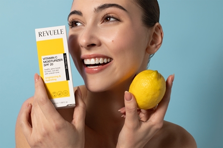 Revuele Vitamin C Moisturizer SPF 20 masque hyaluronique intense SPF 20