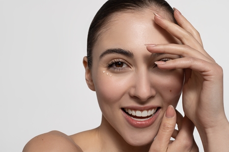 Revuele Vitamin C Eye Contour Fluid crème illuminatrice yeux anti-cernes