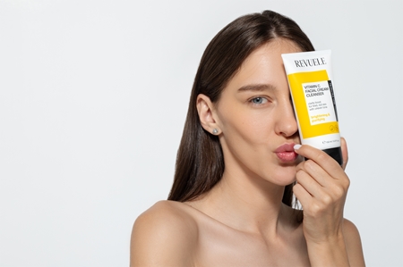 Revuele Vitamin C Facial Cream Cleanser κρέμα για ντεμακιγιάζ και καθαρισμό για λαμπρότητα και ενυδάτωση