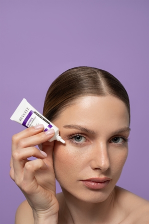 Revuele Retinol Eye Contour Gel gel hydratant yeux anti-rides et anti-cernes