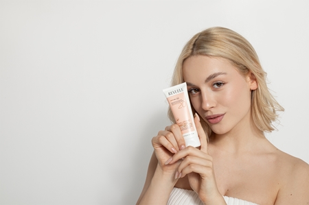 Revuele Daily Sun Hyaluronic Hand Cream SPF 20 crème hydratante protectrice mains