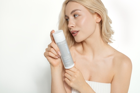 Revuele Glazeful Milky Toner Aqua Cloud млечен тоник с хидратиращ ефект