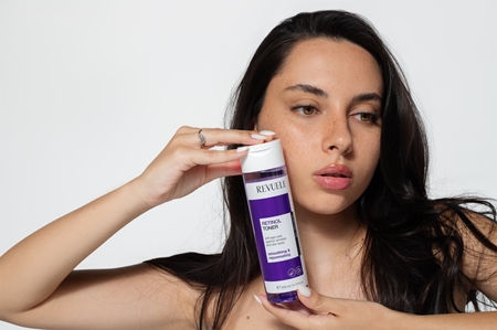 Revuele Retinol Toner lotion tonique lissante pour rajeunir la peau