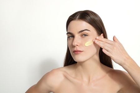 Revuele Retinal Overnight Fluid fluide visage rajeunissant pour une peau lumineuse et lisse