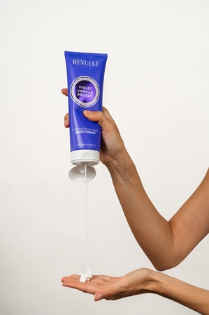 Revuele Violet Vanilla Delight Fragranced Hydrating Body Cream Moisturizing Body Cream