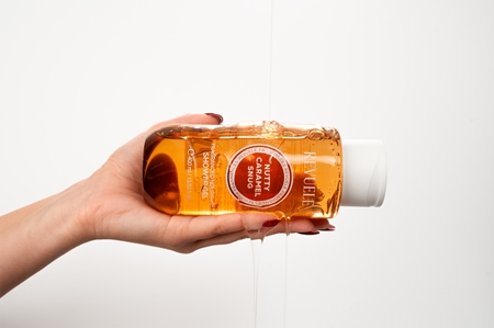 Revuele Nutty Caramel Snug Fragranced Nourishing Shower Gel Perfumed Shower Gel with nourishing effect