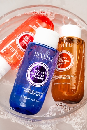 Revuele Plum & Bloom Allure Fragranced Brightening Shower Gel Perfumed Shower Gel with brightening effect
