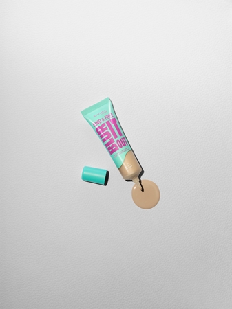 Rimmel Kind & Free Blur It Out лек хидратиращ фон дьо тен SPF 20