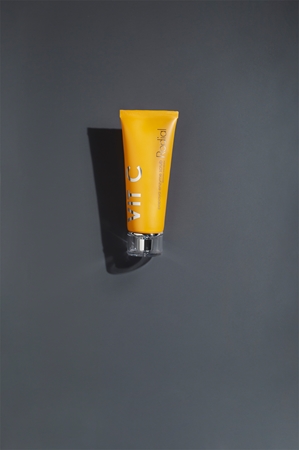 Rodial Vit C Papaya Enzyme Scrub encimski piling za posvetlitev in zgladitev kože