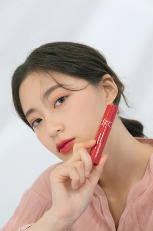 rom&nd Juicy Lasting vysoce pigmentovaný lesk na rty