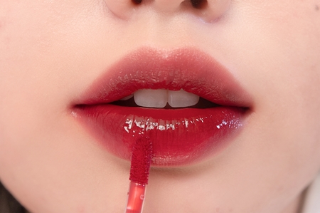 rom&nd Juicy Lasting vysoce pigmentovaný lesk na rty