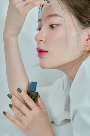 rom&nd Dewy Ful Water Tint dolgoobstojni sijaj za ustnice