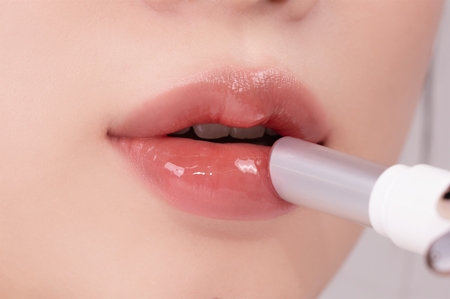 rom&nd Glasting Melting Balm tónovací balzám na rty pro zářivý lesk