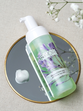 RYOR Cleansing And Tonization espuma de limpeza suave