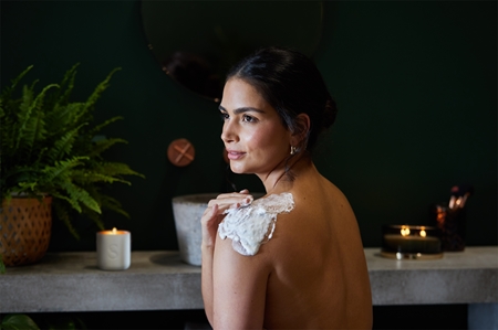 Sanctuary Spa Ruby Oud tusoló hab tápláló hatással