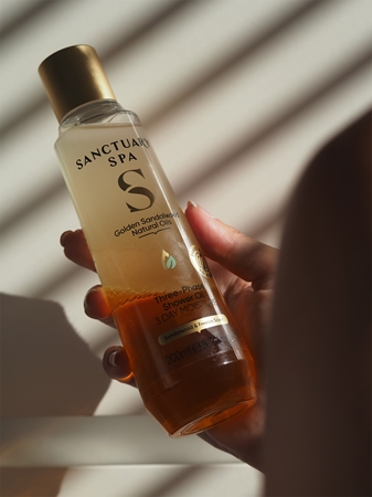 Sanctuary Spa Golden Sandalwood třífázový sprchový olej