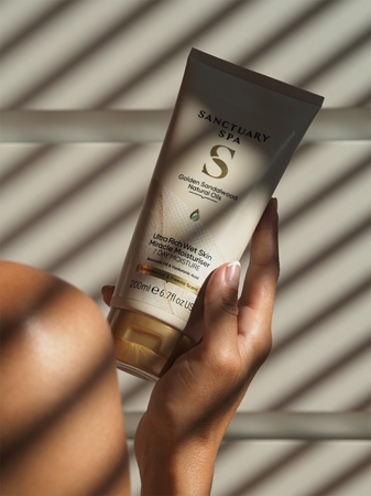 Sanctuary Spa Golden Sandalwood Fugtende bodylotion til badet