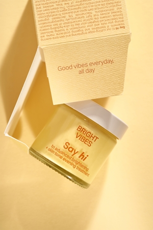 Say Hi Bright Vibes crema illuminante per pelli iperpigmentate