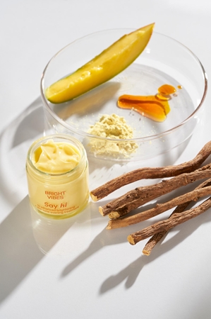 Say Hi Bright Vibes crema illuminante per pelli iperpigmentate