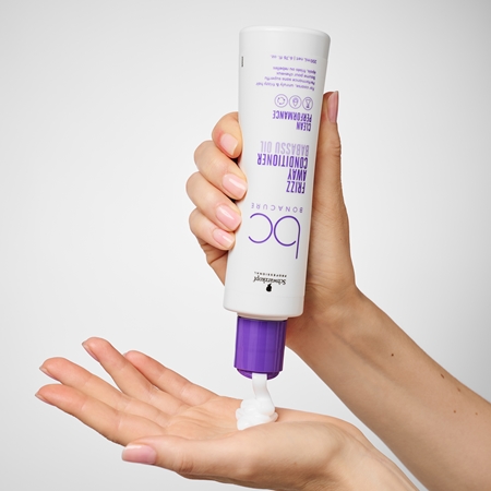 Schwarzkopf Professional BC Bonacure Frizz Away Conditioner après-shampoing pour cheveux indisciplinés et frisottis