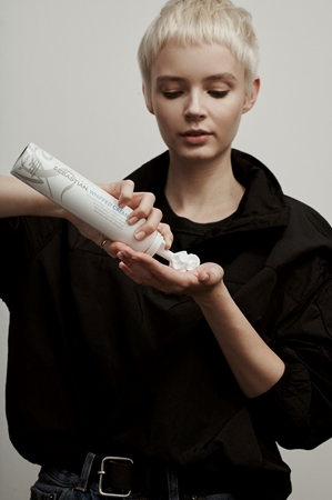 Sebastian Professional Whipped Cream schiuma modellante per capelli mossi e con permanente